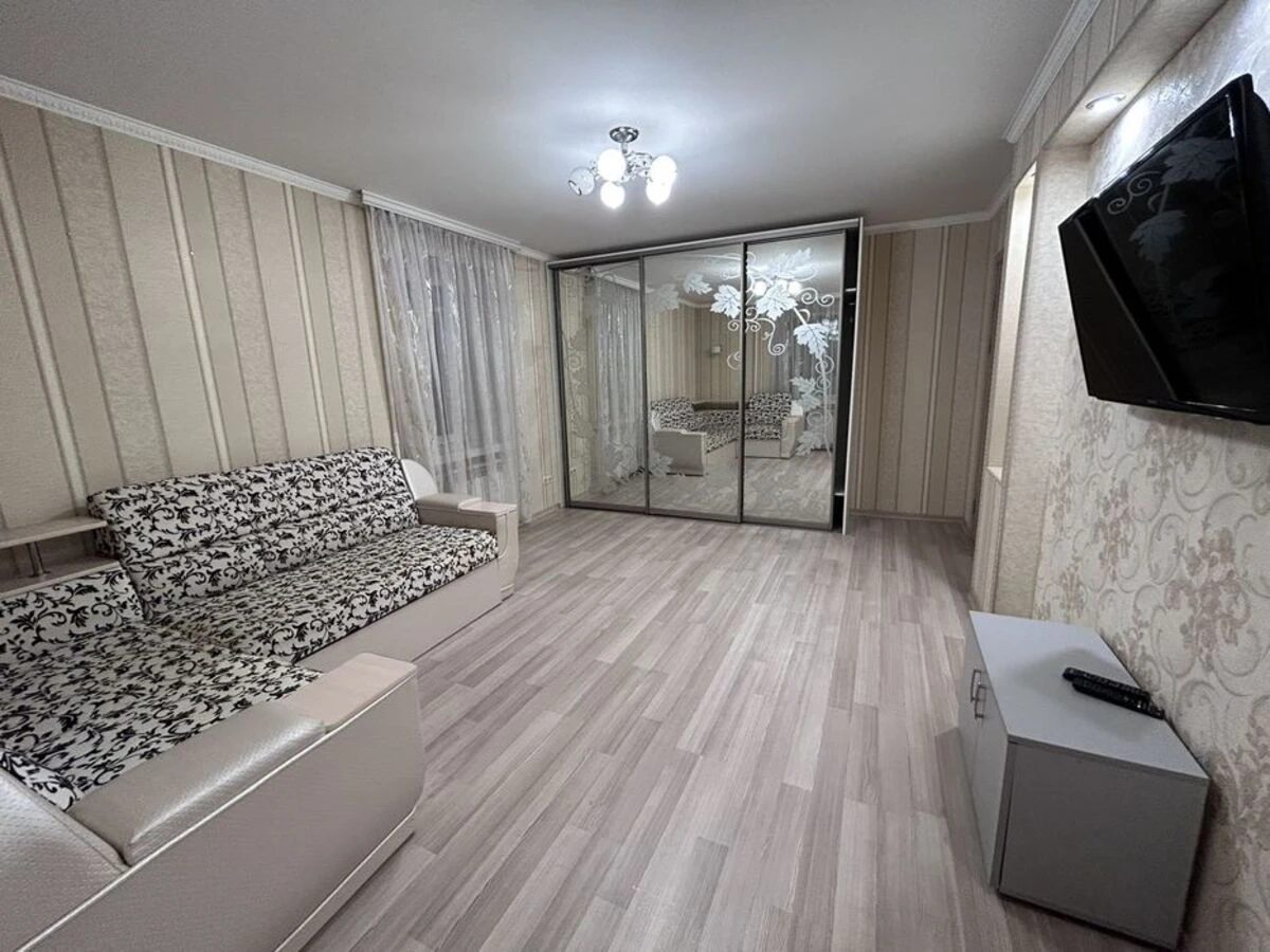 Продаж квартири. 1 room, 36 m², 2nd floor/5 floors. 7, Святошинська , Вишневе. 