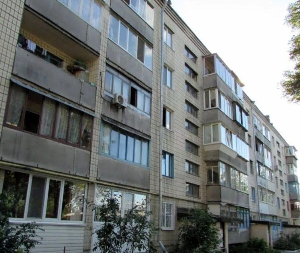 Продаж квартири. 1 room, 36 m², 2nd floor/5 floors. 7, Святошинська , Вишневе. 