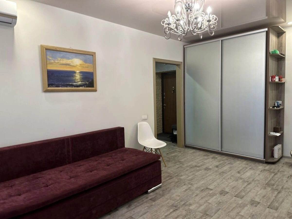 Продаж квартири. 1 room, 36 m², 5th floor/9 floors. 27, Святошинська , Вишневе. 