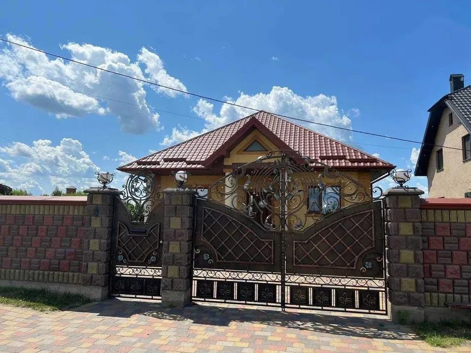 House for sale. 4 rooms, 137.3 m², 1 floor. 1, Baturina, Tsuman. 