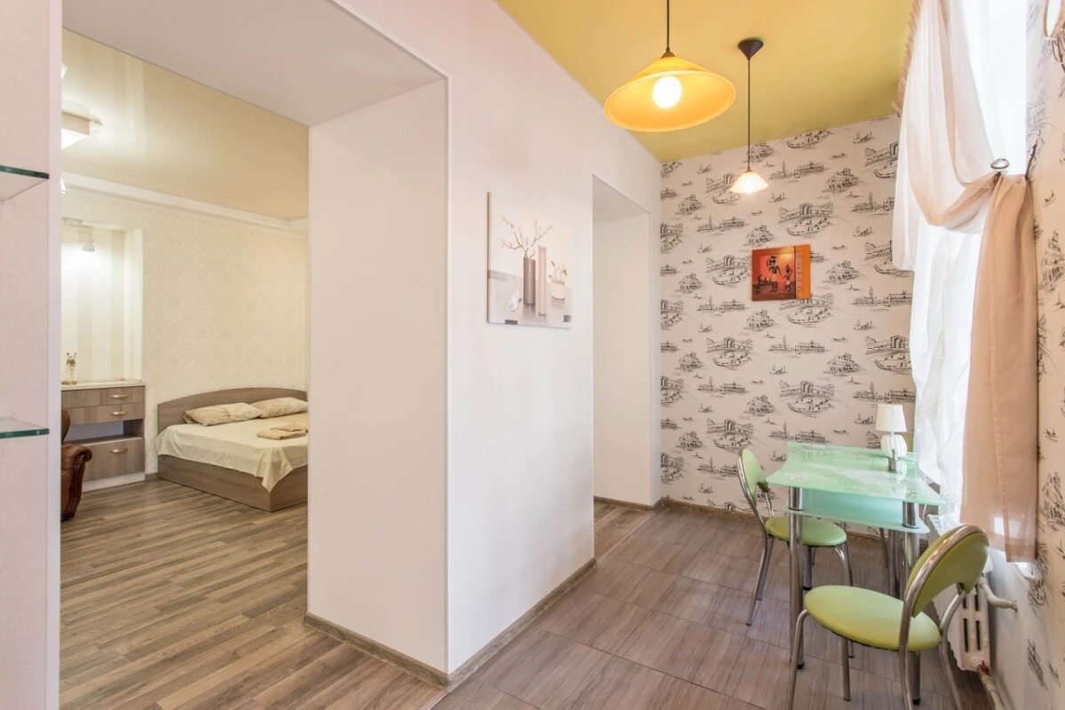 Apartment for rent. 1 room, 45 m², 1st floor/3 floors. 40, Bunyna ul., Odesa. 