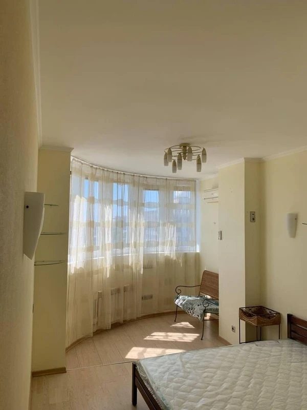 Apartment for rent. 3 rooms, 87 m², 15 floor/18 floors. 5, Bazarnaya , Odesa. 