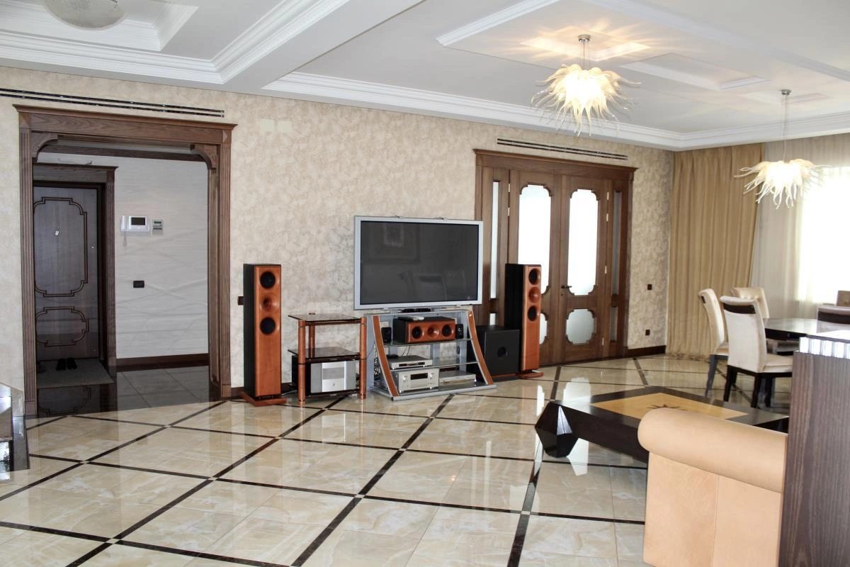 Apartment for rent. 4 rooms, 383 m², 8th floor/8 floors. 2, Uspenskaya ul., Odesa. 