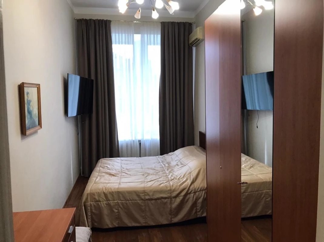 Apartment for rent. 5 rooms, 155 m², 3rd floor/3 floors. 48, Bazarnaya ul., Odesa. 