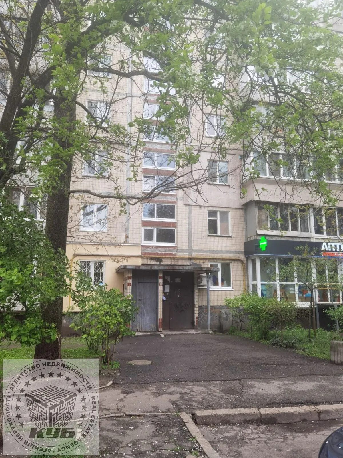 Продаж квартири 2 кімнати, 52 m², 5 пов./9 поверхів. 27, Олега Мудрака (Генерала Наумова) вул., Київ. 