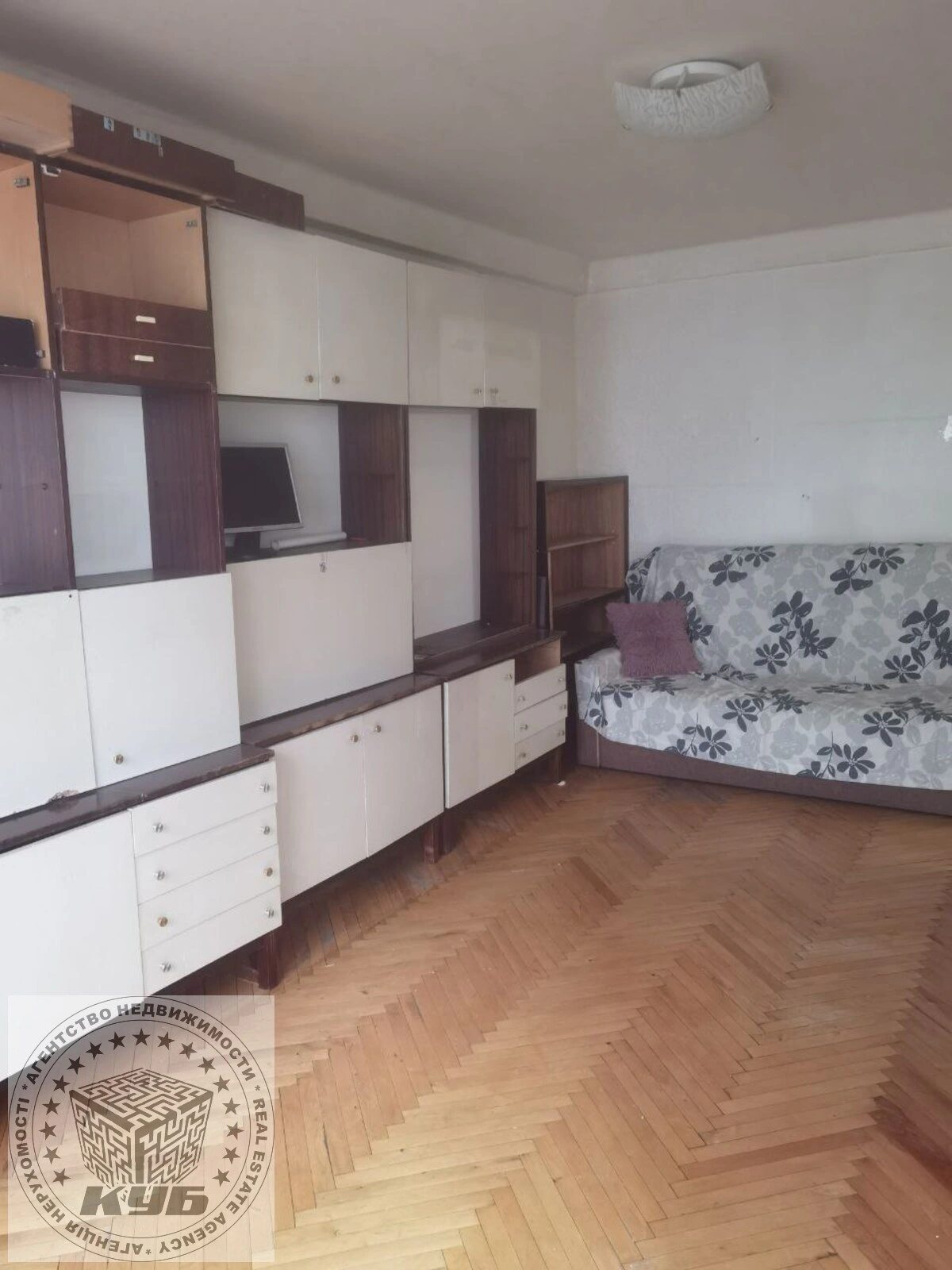 Продаж квартири 2 кімнати, 52 m², 5 пов./9 поверхів. 27, Олега Мудрака (Генерала Наумова) вул., Київ. 