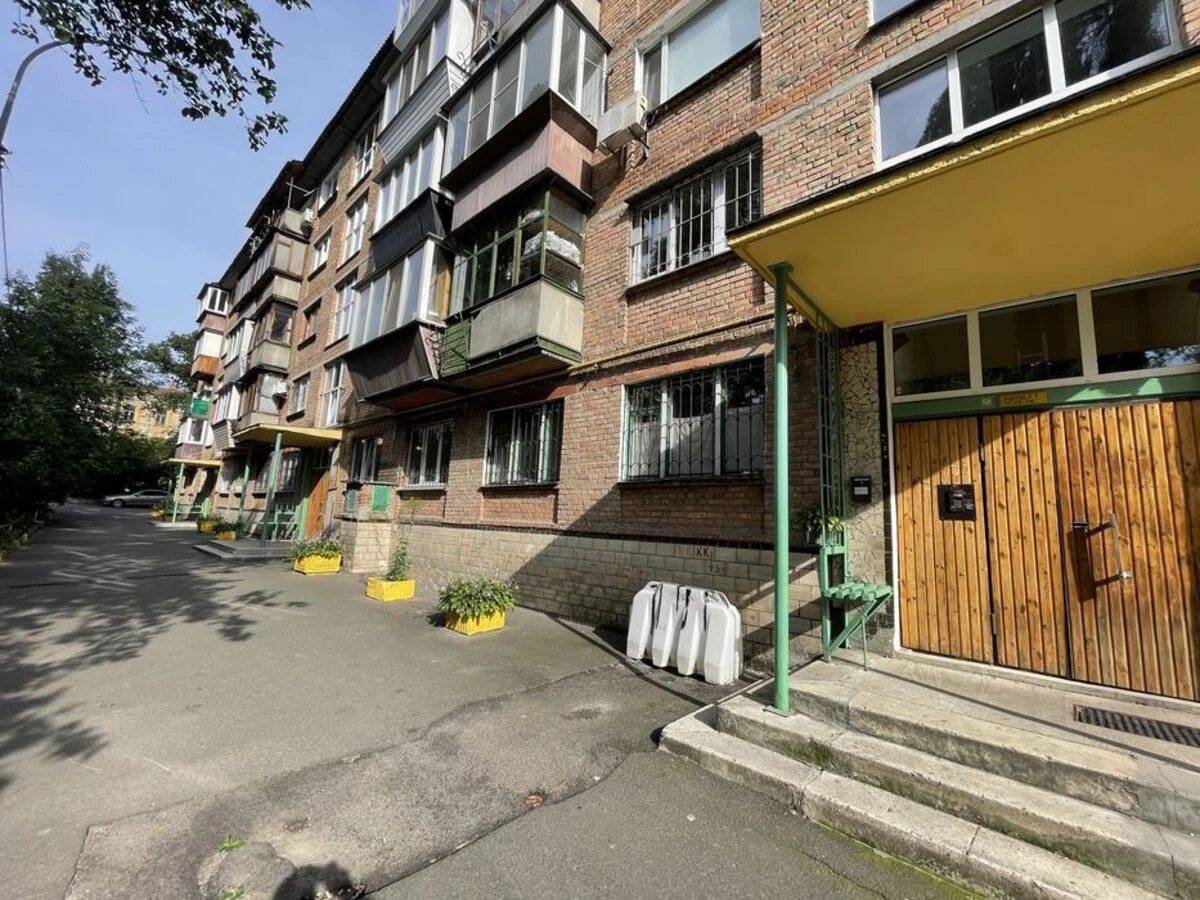 Apartments for sale. 1 room, 32 m², 4th floor/5 floors. 29, Gogolivska 29, Kyiv. 