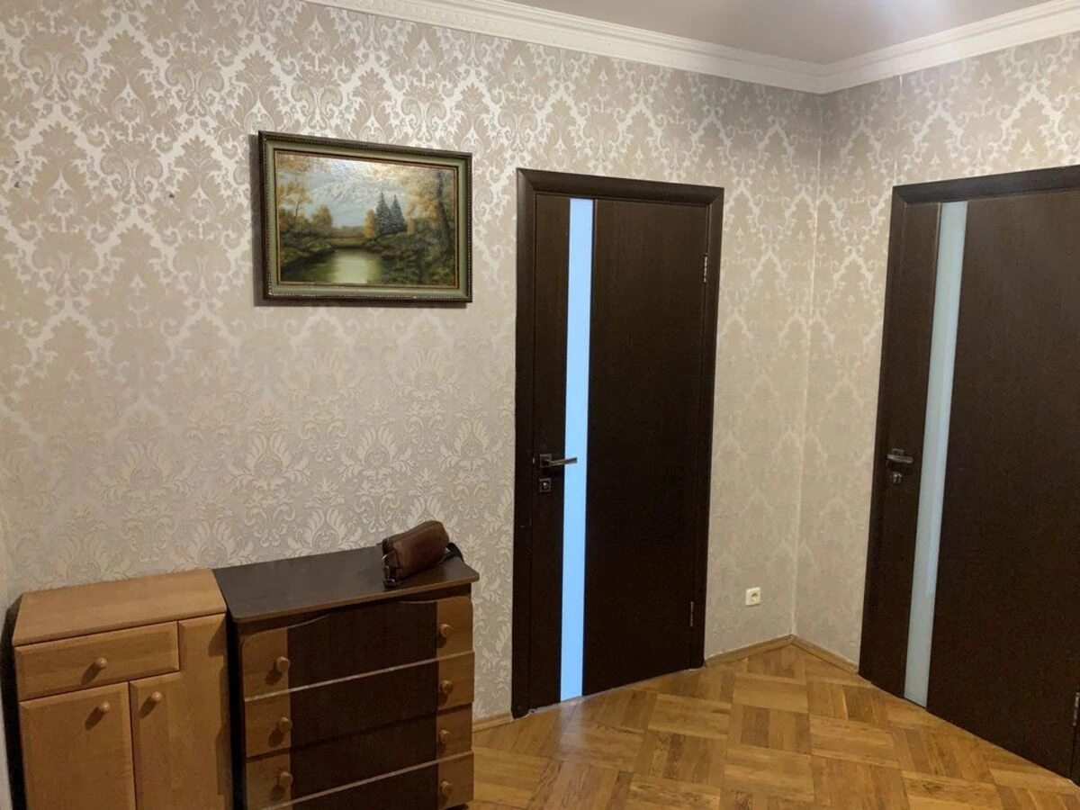 Apartments for sale. 3 rooms, 74 m², 14 floor/16 floors. 40, Vadyma Hetmana ul., Kyiv. 
