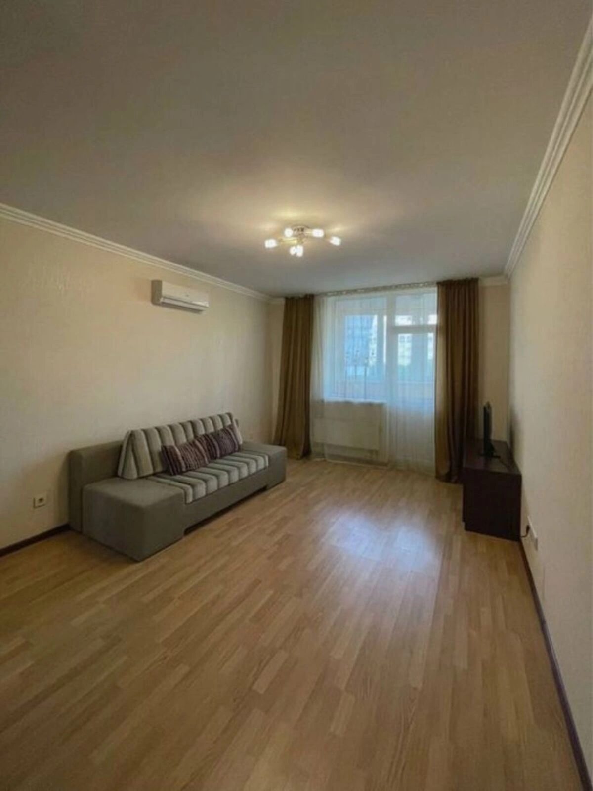 Apartments for sale. 1 room, 54 m², 6th floor/22 floors. 1, Aviakonstruktora Ihorya Sikorskoho vul., Kyiv. 