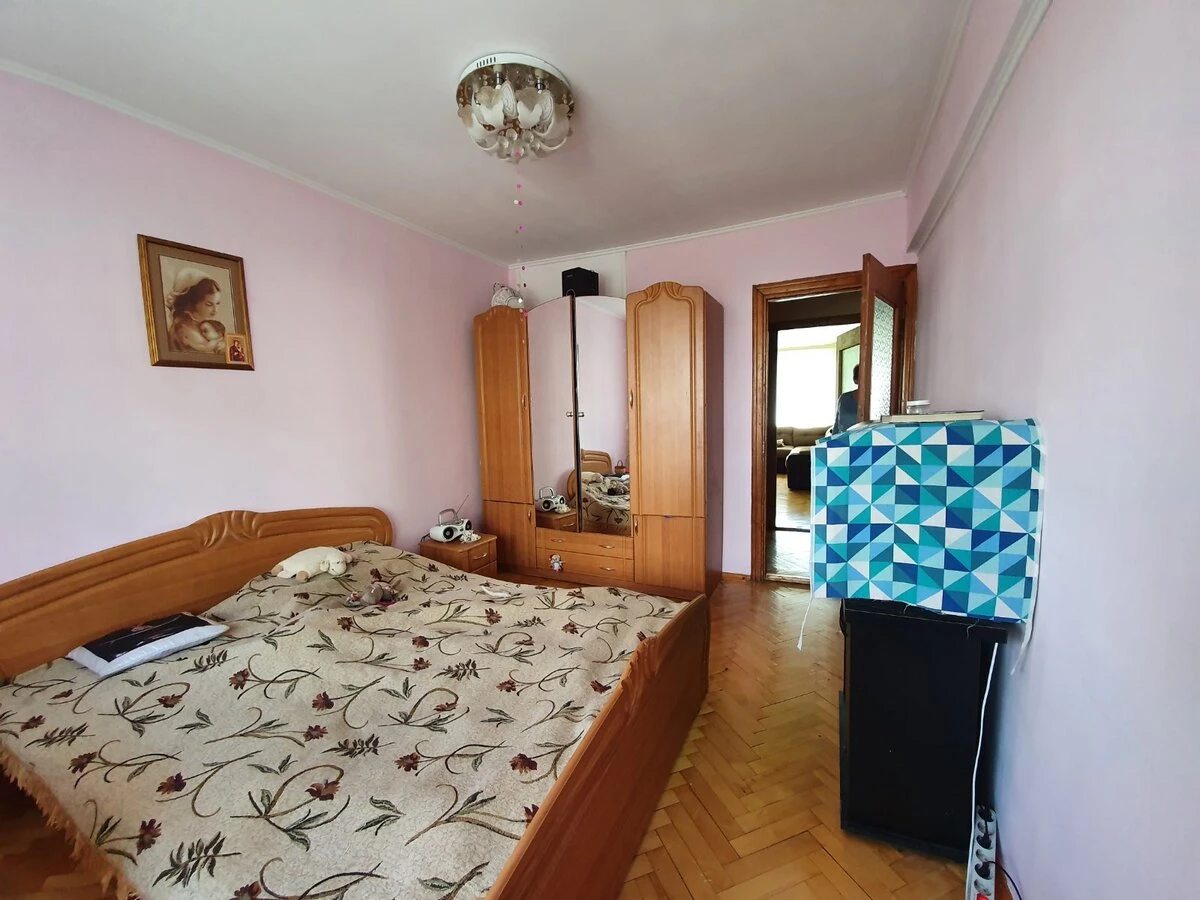 Apartment for rent. 2 rooms, 50 m², 3rd floor/5 floors. Bandery S. vul., Ternopil. 
