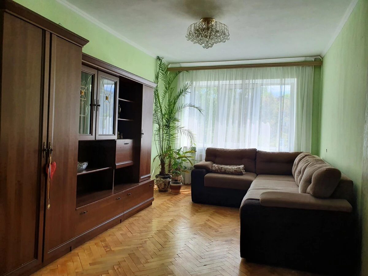 Apartment for rent. 2 rooms, 50 m², 3rd floor/5 floors. Bandery S. vul., Ternopil. 