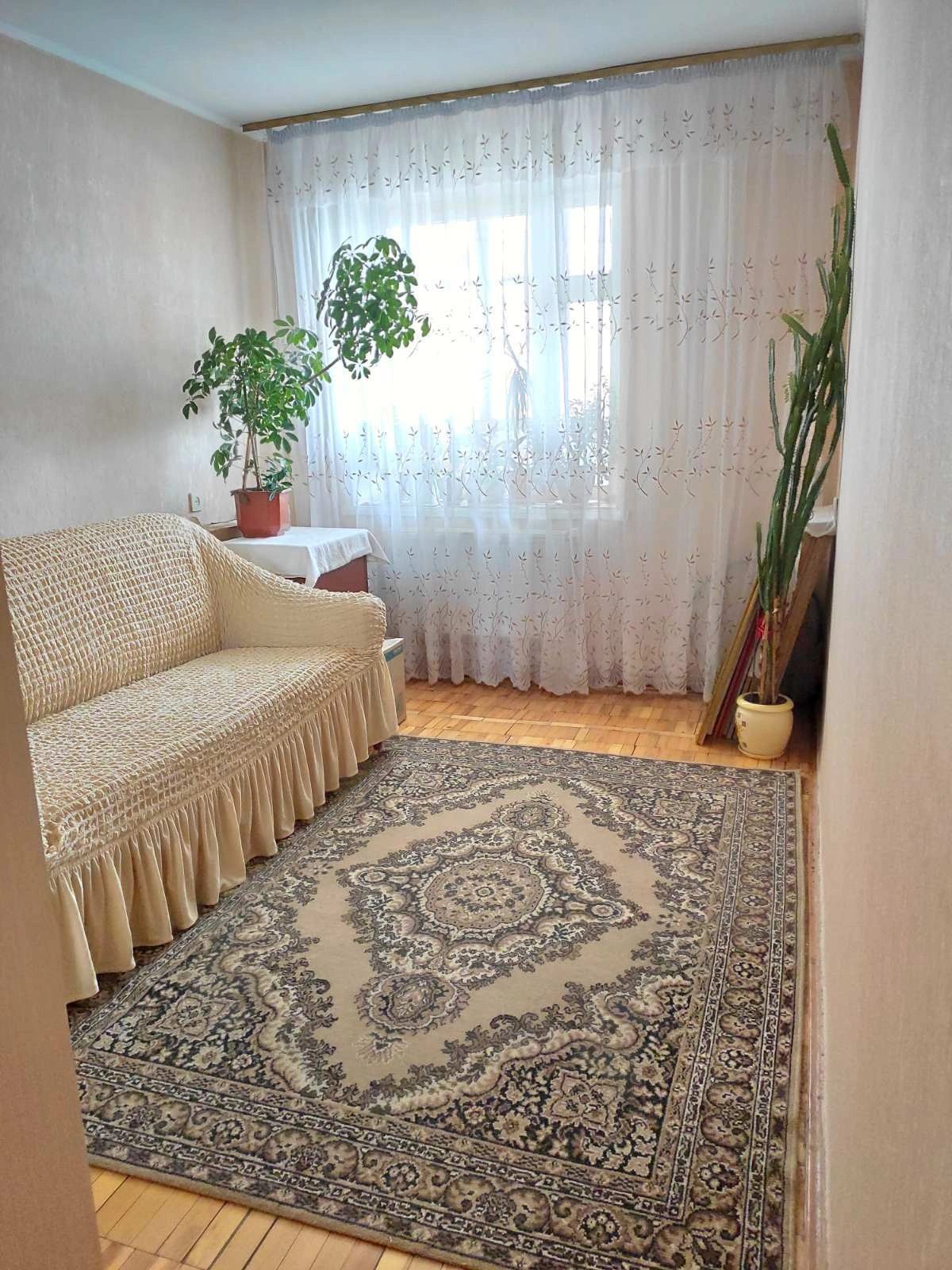 Apartments for sale. 4 rooms, 77 m², 6th floor/10 floors. Halytska vul., Ternopil. 