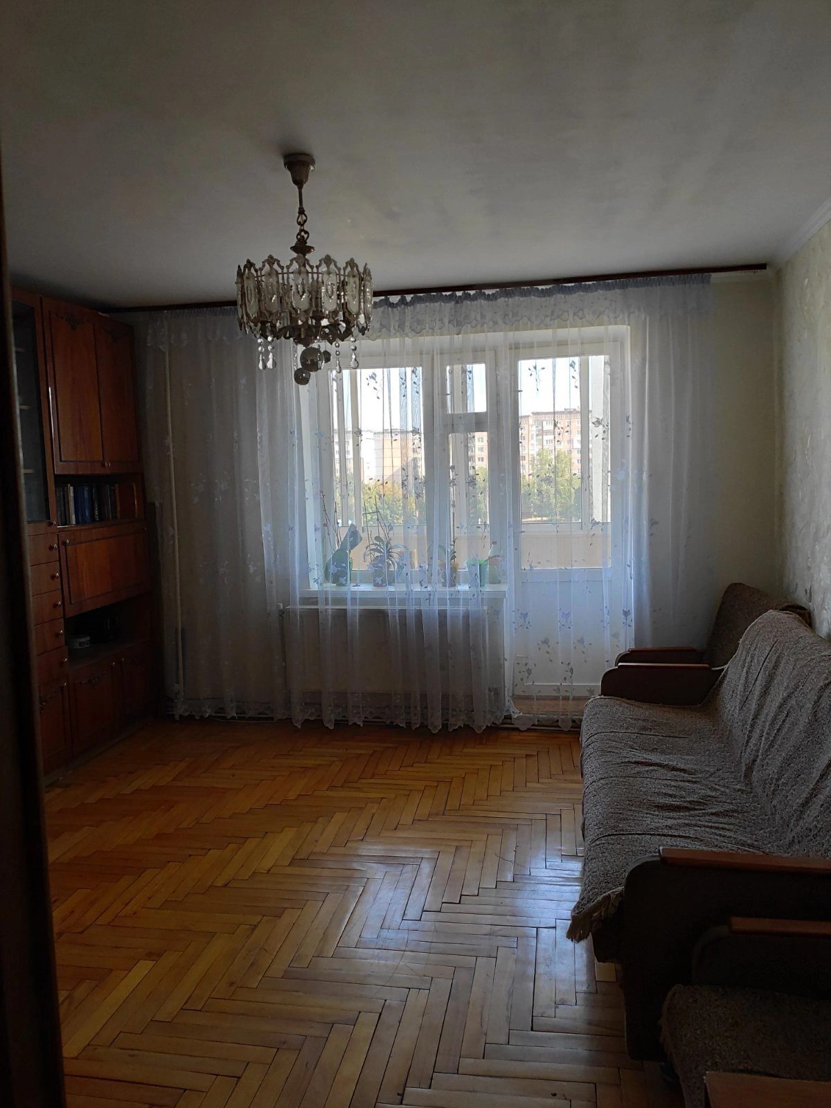 Apartments for sale. 4 rooms, 77 m², 6th floor/10 floors. Halytska vul., Ternopil. 