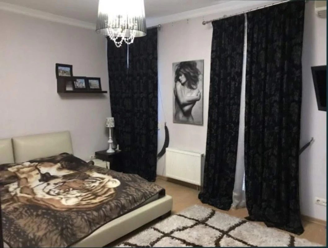 Здам квартиру 2 кімнати, 90 m², 5 пов./8 поверхів. 33, Жуковского ул., Одеса. 