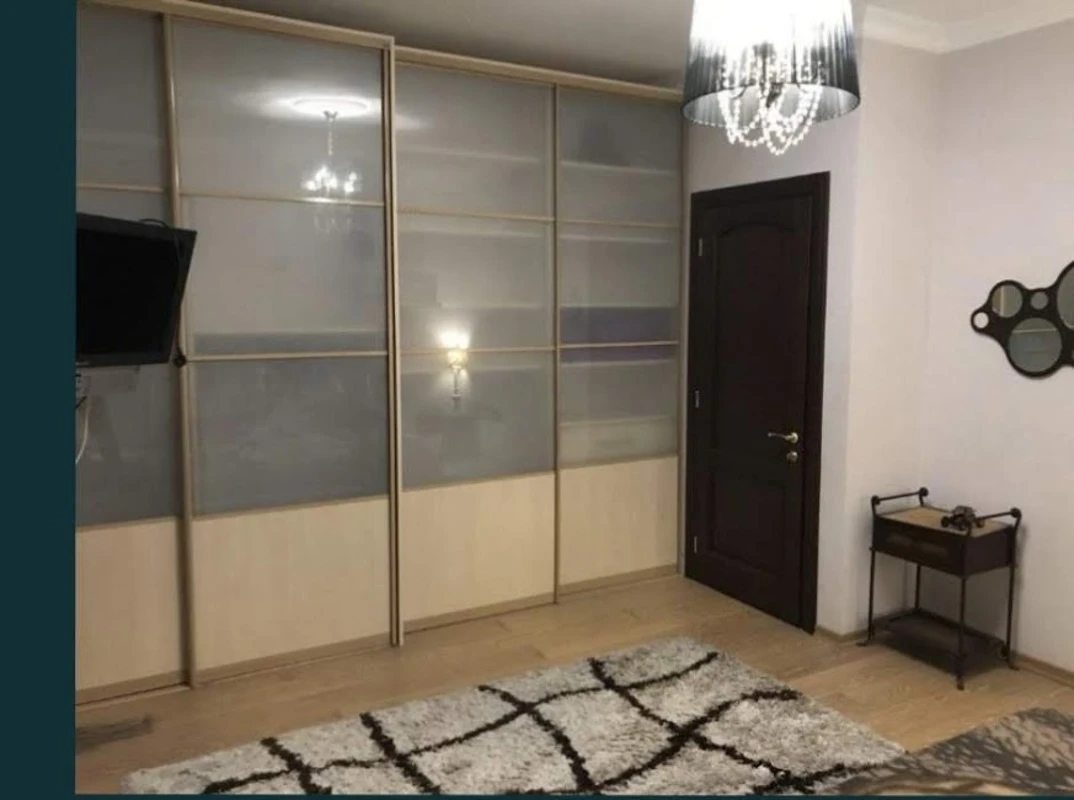 Здам квартиру 2 кімнати, 90 m², 5 пов./8 поверхів. 33, Жуковского ул., Одеса. 