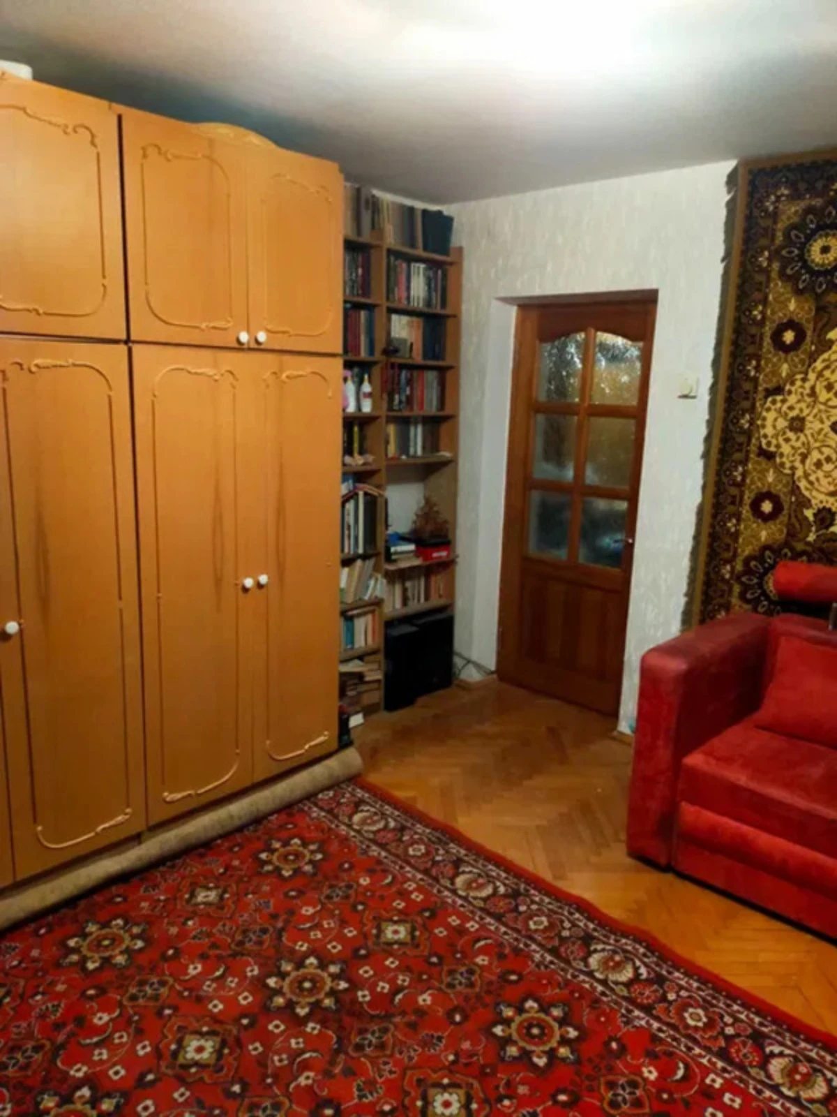 Apartments for sale. 3 rooms, 76 m², 1st floor/10 floors. 2, Symyrenka 2, Kyiv. 