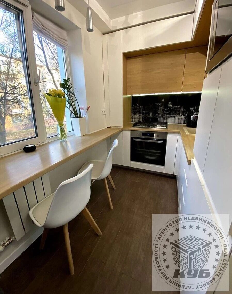 Apartments for sale. 2 rooms, 46 m², 2nd floor/5 floors. 18, Zodchyh 18, Kyiv. 