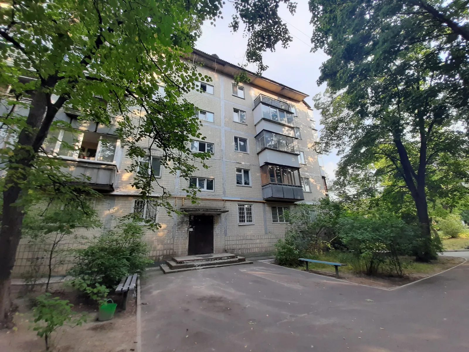 Apartments for sale. 2 rooms, 51 m², 2nd floor/5 floors. 28, Zodchyh 28, Kyiv. 