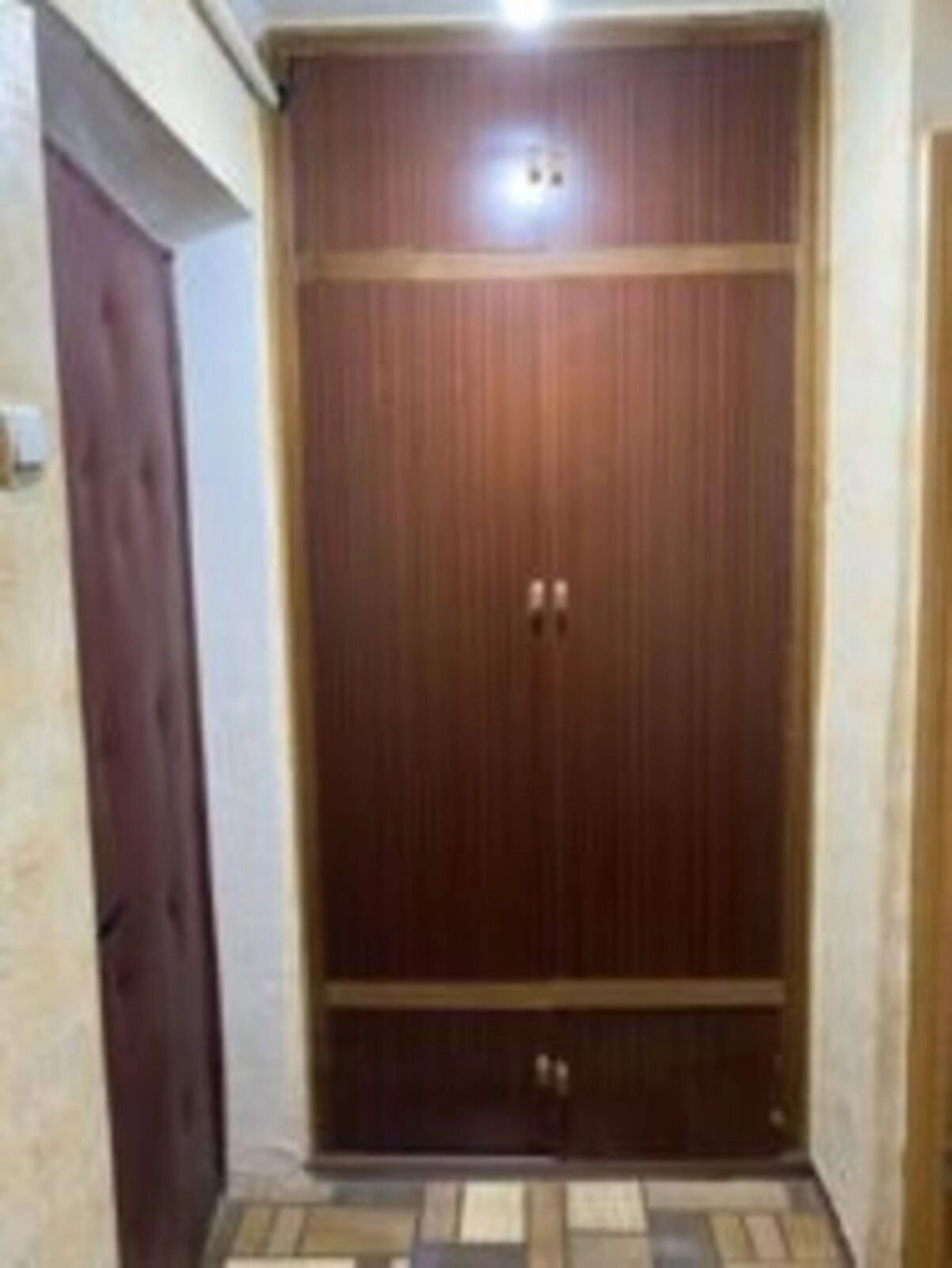 Продаж квартири. 2 rooms, 42 m², 1st floor/5 floors. 14, Першетравнева , Вишневе. 