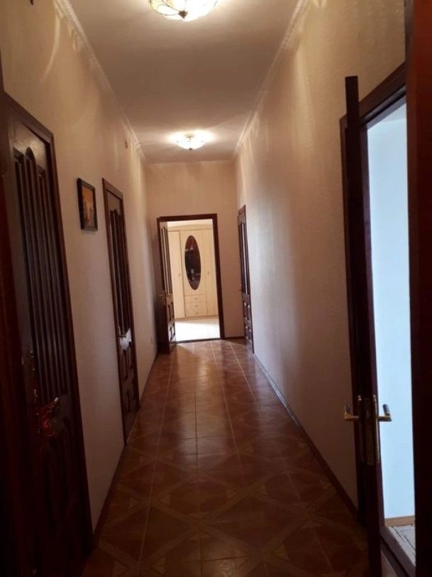 House for sale. 6 rooms, 240 m², 2 floors. Odesa. 