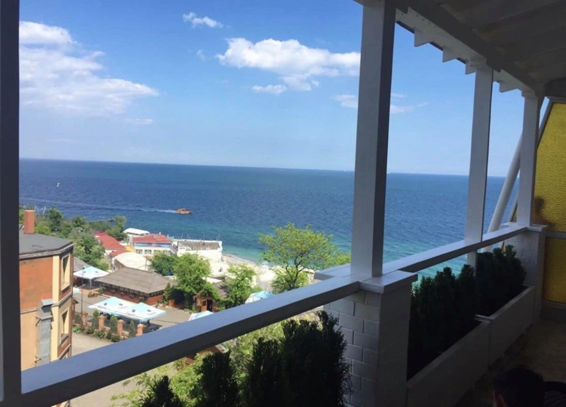 Продажа квартиры с террасой, с видом на море, в ЖК Аркадийский дворец