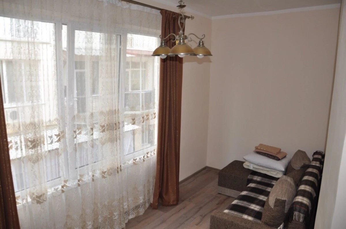 Apartments for sale. 3 rooms, 81 m², 2nd floor/3 floors. 101, Dacha Kovalevskoho ul., Odesa. 