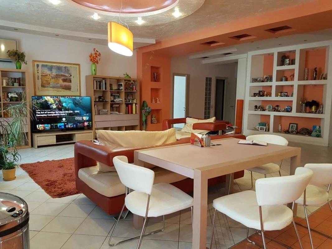 Продаж квартири. 4 rooms, 167 m², 1st floor/5 floors. 3, Педагогический пер., Одеса. 