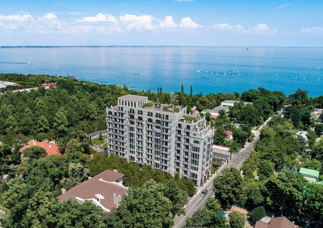 Apartments for sale. 4 rooms, 232 m², 2nd floor/10 floors. 67, Frantsuzskyy b-r, Odesa. 