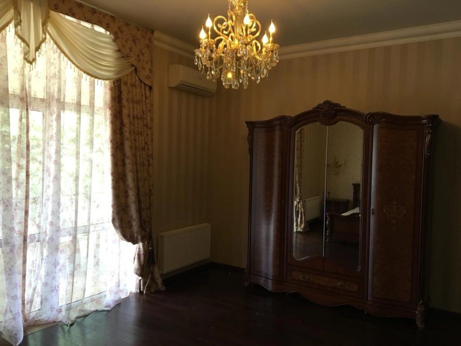 Apartments for sale. 4 rooms, 216 m², 2nd floor/2 floors. Nakhymova per., Odesa. 
