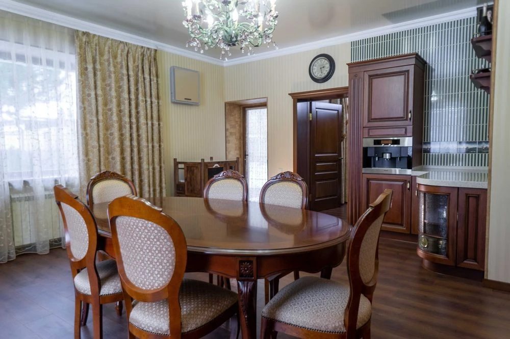 House for sale. 7 rooms, 1100 m², 1 floor. Kirovske. 