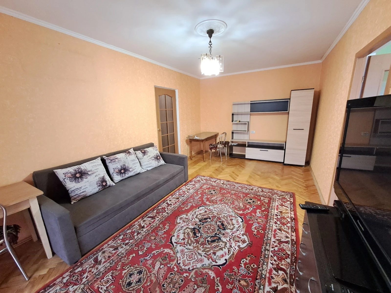 Apartment for rent 2 rooms, 47 m², 3rd fl./3 floors. Staryy Podil vul., Ternopil. 