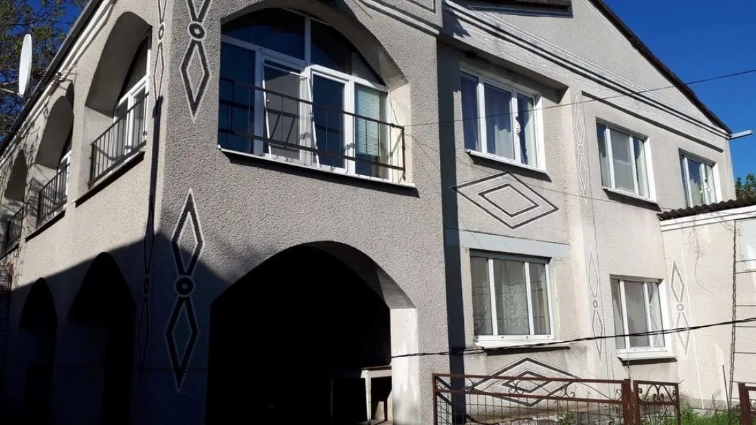 House for sale. 5 rooms, 202 m², 2 floors. Kirovske. 