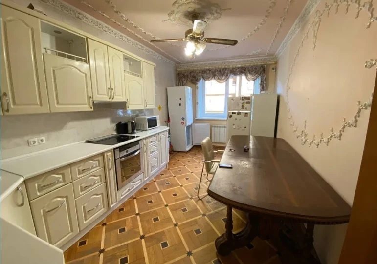 Apartment for rent. 4 rooms, 123 m², 2nd floor/14 floors. 6, Belynskoho ul., Odesa. 