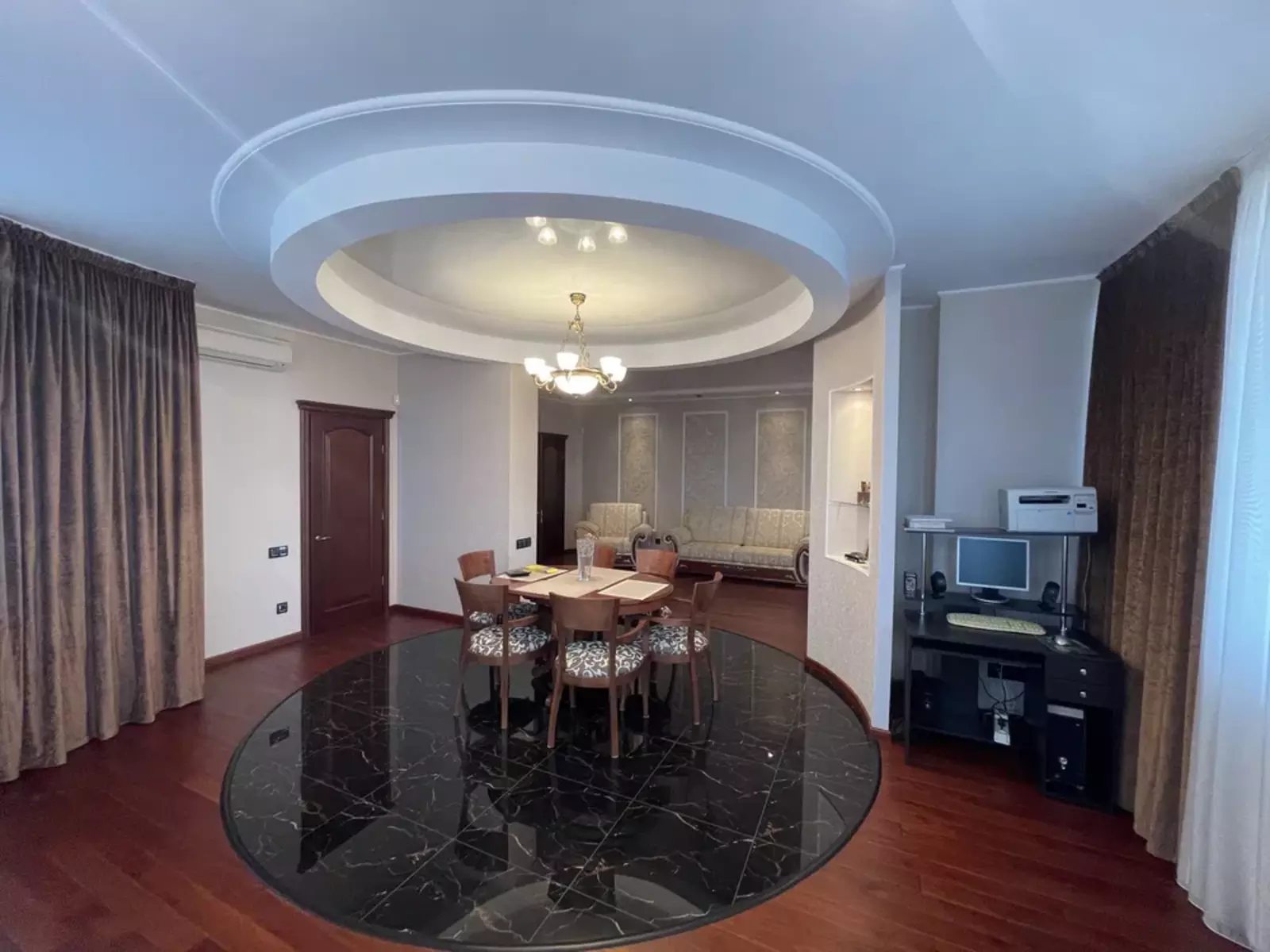Apartment for rent. 3 rooms, 136 m², 14 floor/18 floors. 6, Mukachevskyy per., Odesa. 