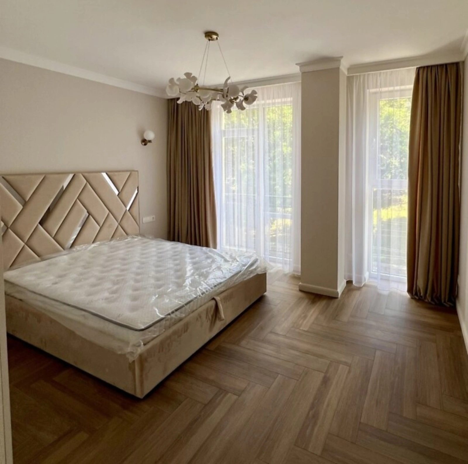 Apartments for sale. 2 rooms, 67 m², 3rd floor/5 floors. Tsentr, Ternopil. 