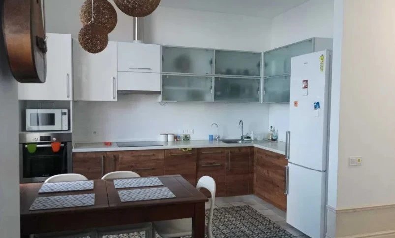Apartment for rent. 2 rooms, 61 m², 13 floor/17 floors. 24, Srednyaya ul., Odesa. 