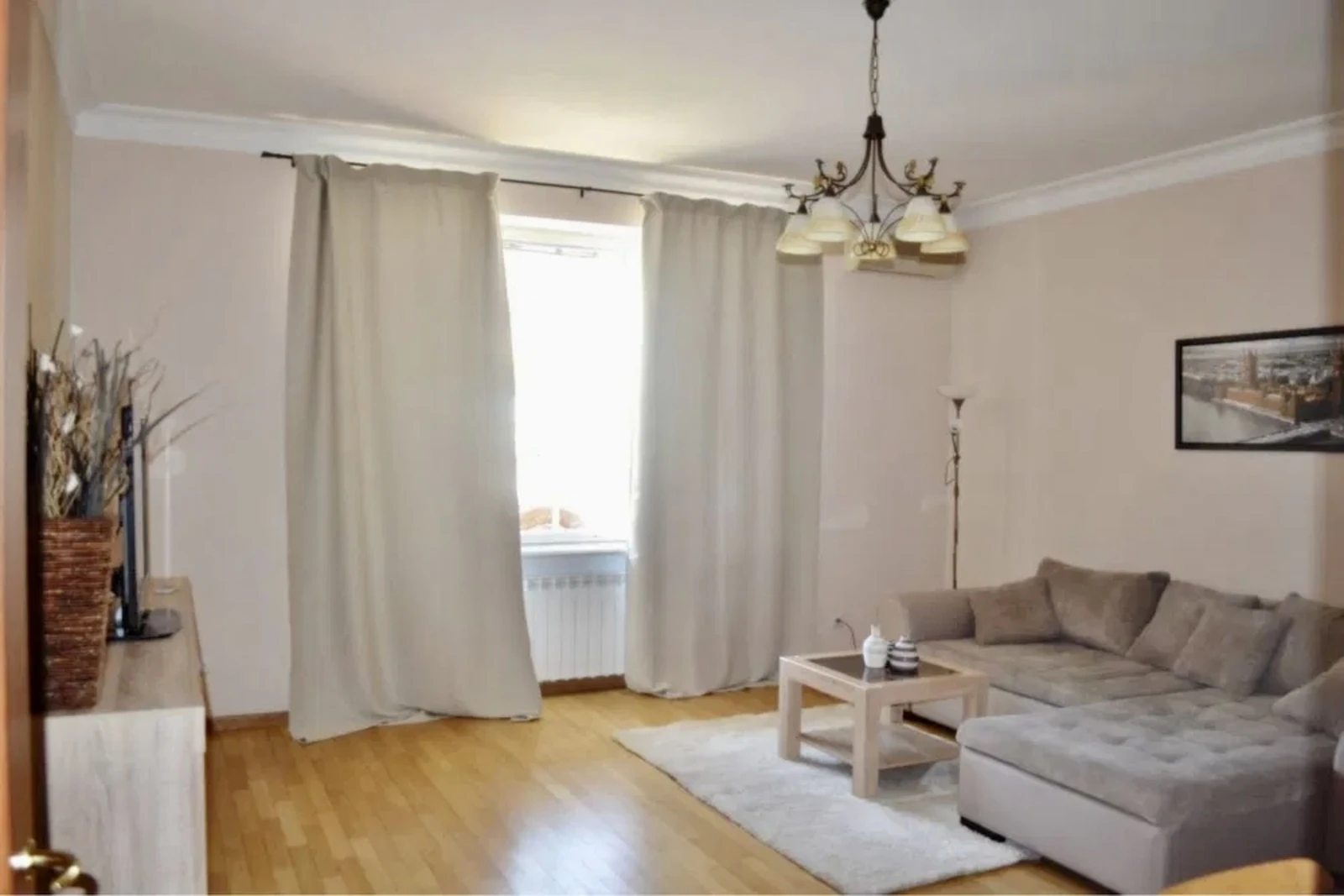 Apartment for rent. 2 rooms, 90 m², 1st floor/4 floors. 2, Uspenskaya ul., Odesa. 
