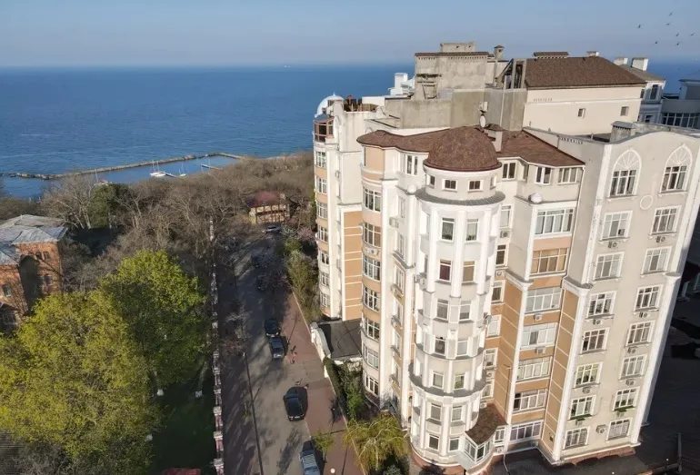Здам квартиру. 4 rooms, 155 m², 5th floor/8 floors. 3, Каркашадзе пер., Одеса. 