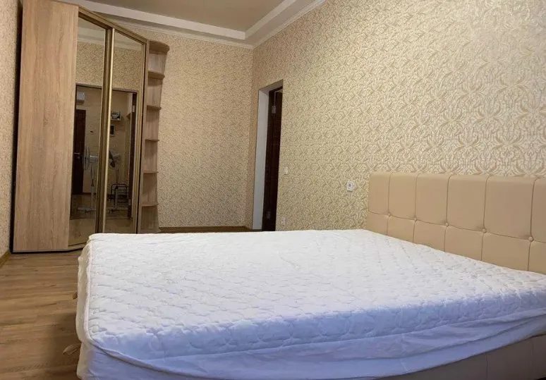 Apartment for rent. 1 room, 60 m², 18 floor/19 floors. 8, Mykhaylovskaya ul., Odesa. 