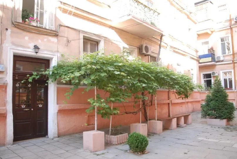 Двухкомнатная квартира в центре, бульвар М. Жванецкого.