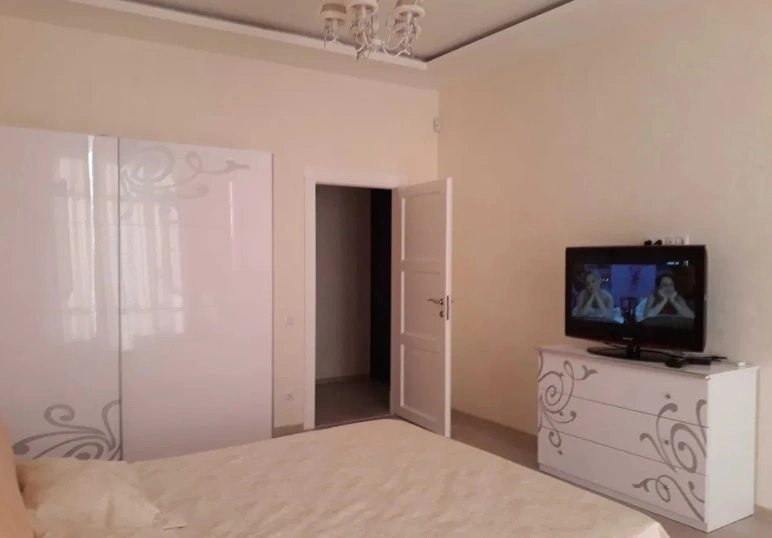 Apartment for rent. 3 rooms, 90 m², 9th floor/13 floors. Arkadyevskyy per., Odesa. 