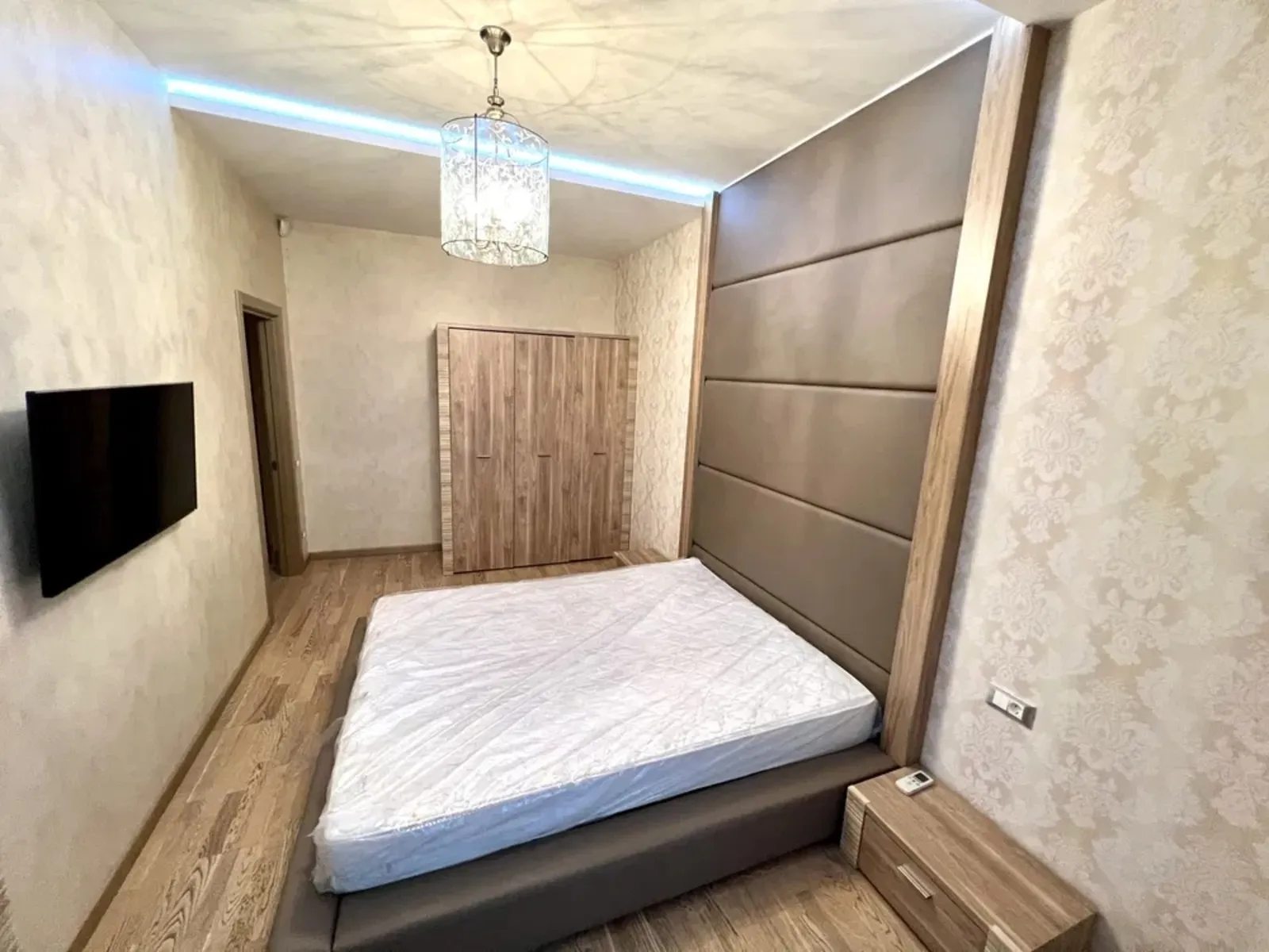 Здам квартиру. 3 rooms, 120 m², 3rd floor/12 floors. 1, Літературна вул., Одеса. 