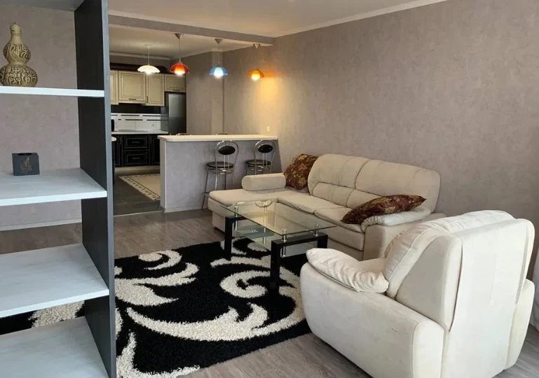 Apartment for rent. 1 room, 77 m², 7th floor/15 floors. 2, Observatornyy per., Odesa. 