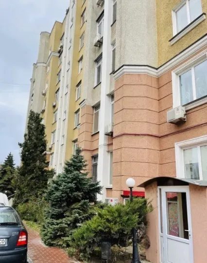 Apartment for rent. 4 rooms, 170 m², 4th floor/9 floors. 6, Dovzhenko ul., Odesa. 