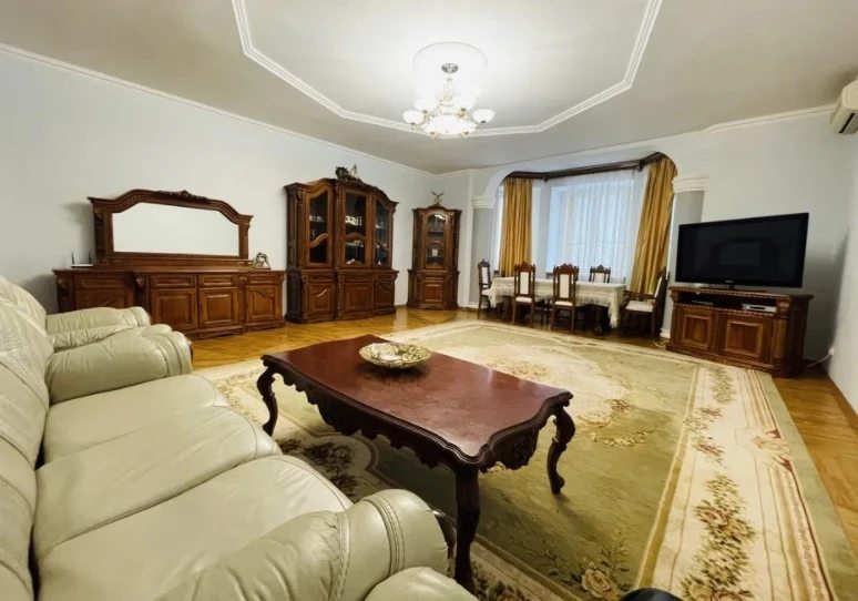 Здам квартиру. 4 rooms, 170 m², 4th floor/9 floors. 6, Довженко ул., Одеса. 