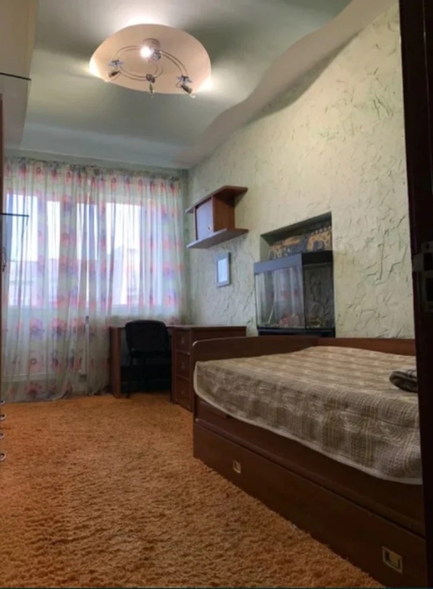 Apartment for rent. 3 rooms, 85 m², 13 floor/14 floors. 6, Leontovycha ul., Odesa. 
