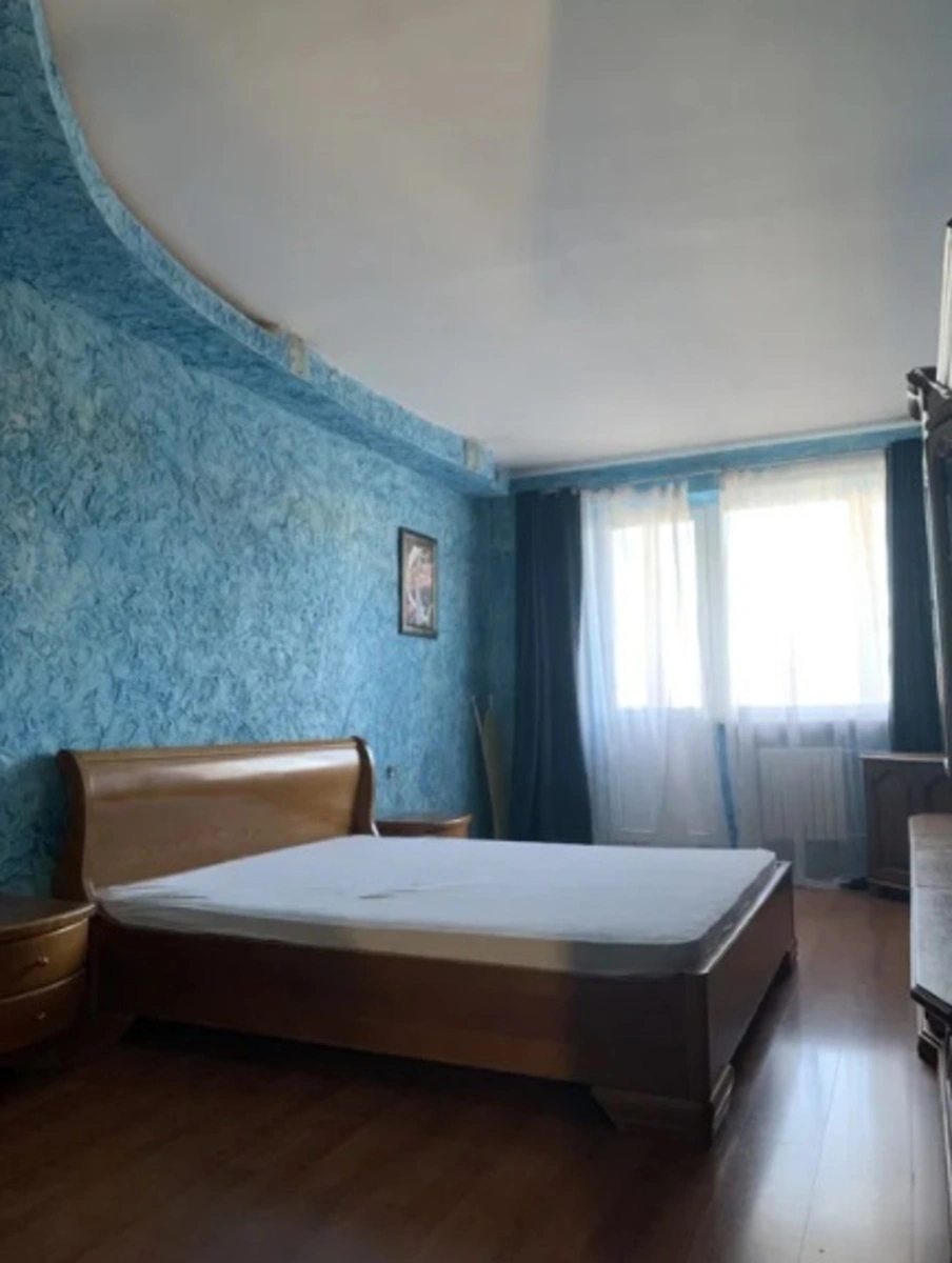 Apartment for rent. 3 rooms, 85 m², 13 floor/14 floors. 6, Leontovycha ul., Odesa. 