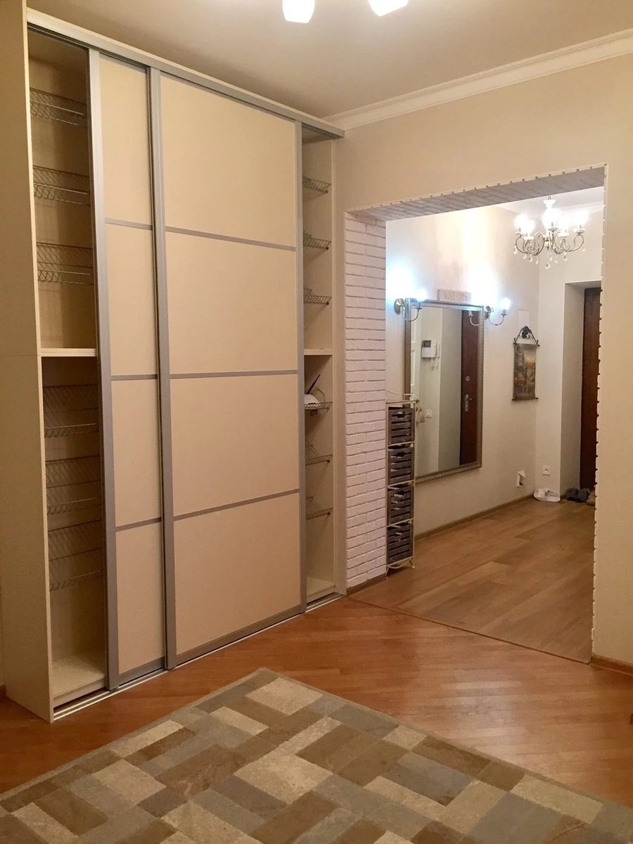Apartment for rent. 3 rooms, 126 m², 2nd floor/8 floors. 2, Dovzhenko ul., Odesa. 