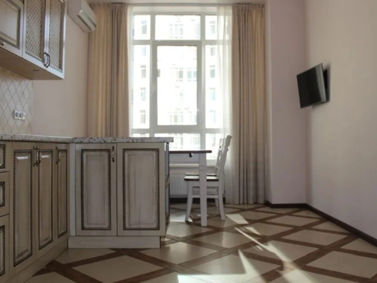 Apartment for rent. 3 rooms, 117 m², 11 floor/22 floors. 22, Frantsuzskyy b-r, Odesa. 