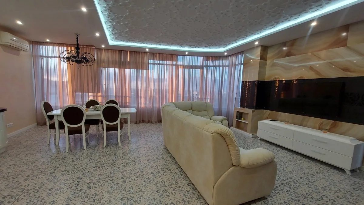 Apartment for rent. 3 rooms, 110 m², 13 floor. 5, Very Ybner , Odesa. 